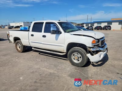 Czwarte zdjęcie samochodu z boku: 2004 GMC SIERRA K2500 HEAVY DUTY VIN:1GTHK23UX4F188598 - miniatura