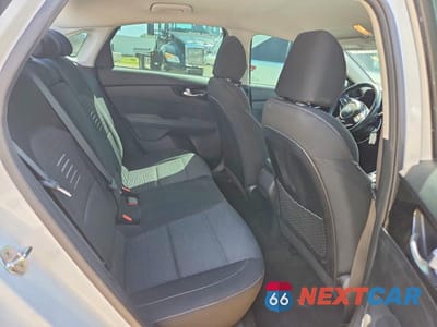 Zdjęcie 10 z 12 samochodu: 2019 KIA FORTE S VIN:3KPF34AD1KE017636 - miniatura