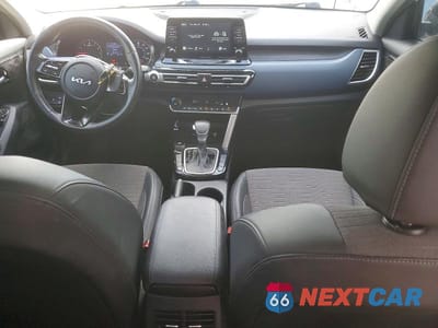 Zdjęcie 8 z 13 samochodu: 2023 KIA SELTOS S VIN:KNDEU2AA9P7353058 - miniatura