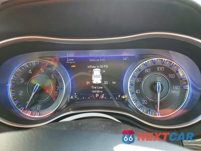 Zdjęcie 9 z 12 samochodu: 2017 CHRYSLER 300 LIMITED VIN:2C3CCARG9HH637409 - miniatura
