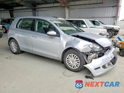 Czwarte zdjęcie samochodu z boku: 2013 VOLKSWAGEN GOLF VIN:WVWDB7AJ5DW130418 - miniatura