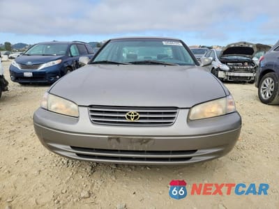 Piąte zdjęcie samochodu w środku: 1999 TOYOTA CAMRY LE VIN:4T1BG22K5XU528985 - miniatura