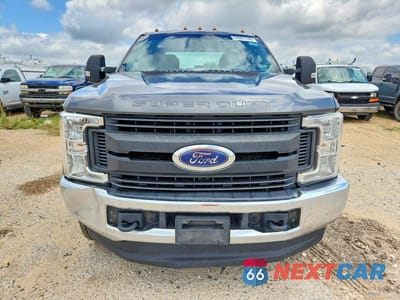Piąte zdjęcie samochodu w środku: 2019 FORD F350 SUPER DUTY VIN:1FT8W3BT2KEC44930 - miniatura