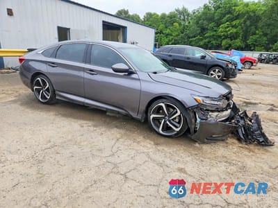 Czwarte zdjęcie samochodu z boku: 2018 HONDA ACCORD SPORT VIN:1HGCV1F36JA010969 - miniatura