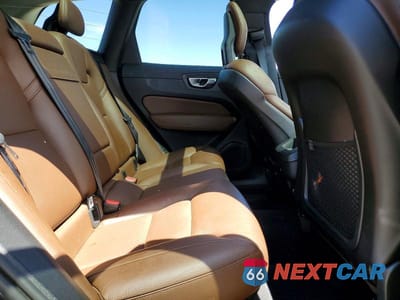 Zdjęcie 11 z 13 samochodu: 2018 VOLVO XC60 T5 MOMENTUM VIN:YV4102RK4J1086281 - miniatura