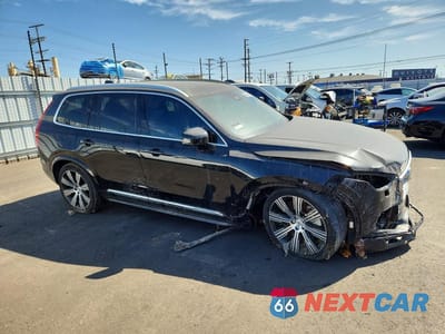 Czwarte zdjęcie samochodu z boku: 2024 VOLVO XC90 RECHARGE PLUG-I VIN:YV4H60LF5R1244832 - miniatura
