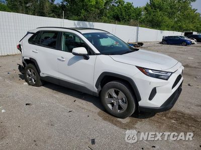 Czwarte zdjęcie samochodu z boku: 2024 TOYOTA RAV4 HYBRID XLE VIN:4T3RWRFV4RU152529 - miniatura