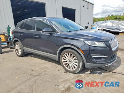 Czwarte zdjęcie samochodu z boku: 2019 LINCOLN MKC VIN:5LMCJ1C99KUL46966 - miniatura