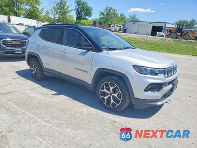 Czwarte zdjęcie samochodu z boku: 2025 JEEP COMPASS LIMITED VIN:3C4NJDCN6ST512353 - miniatura