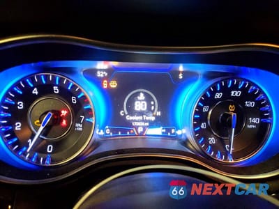 Zdjęcie 9 z 12 samochodu: 2015 CHRYSLER 300C VIN:2C3CCAKG9FH749859 - miniatura