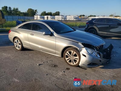 Czwarte zdjęcie samochodu z boku: 2010 MERCEDES-BENZ E 350 VIN:WDDKJ5GB2AF051207 - miniatura