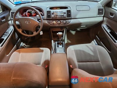 Zdjęcie 8 z 12 samochodu: 2005 TOYOTA CAMRY LE VIN:4T1BE32K55U983361 - miniatura