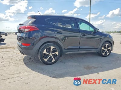 Trzecie zdjęcie samochodu z tyłu: 2016 HYUNDAI TUCSON SPORT VIN:KM8J33A27GU074561 - miniatura