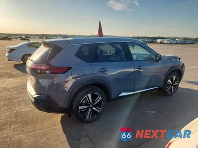 Trzecie zdjęcie samochodu z tyłu: 2021 NISSAN ROGUE SL VIN:5N1AT3CA8MC807240 - miniatura