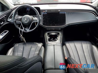 Zdjęcie 8 z 12 samochodu: 2024 MERCEDES-BENZ E 350 4MATIC VIN:W1KLF4HB4RA050695 - miniatura