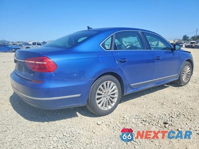 Trzecie zdjęcie samochodu z tyłu: 2016 VOLKSWAGEN PASSAT SE VIN:1VWBT7A39GC061726 - miniatura