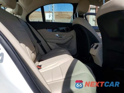 Zdjęcie 10 z 12 samochodu: 2016 MERCEDES-BENZ C 300 VIN:55SWF4JB2GU130808 - miniatura