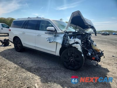 Czwarte zdjęcie samochodu z boku: 2022 LINCOLN NAVIGATOR L RESERVE VIN:5LMJJ3LT1NEL02599 - miniatura