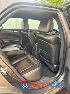 Zdjęcie 6 z 10 samochodu: 2020 CHRYSLER 300 S VIN:2C3CCABG5LH158682 - miniatura