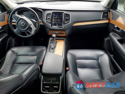 Zdjęcie 8 z 13 samochodu: 2021 VOLVO XC90 T6 MOMENTUM VIN:YV4A22PKXM1728648 - miniatura
