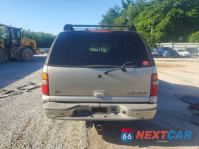 Zdjęcie 6 z 14 samochodu: 2003 CHEVROLET SUBURBAN K1500 VIN:3GNFK16ZX3G112327 - miniatura