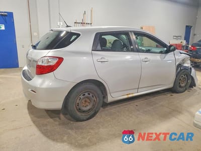 Trzecie zdjęcie samochodu z tyłu: 2011 TOYOTA MATRIX BASE VIN:2T1KU4EE4BC584419 - miniatura