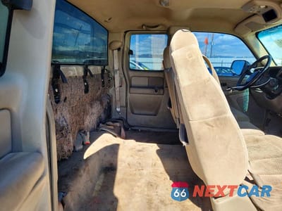 Zdjęcie 10 z 13 samochodu: 2001 CHEVROLET SILVERADO K2500 HEAVY DUTY VIN:1GCHK29191E335380 - miniatura
