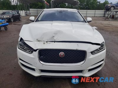 Piąte zdjęcie samochodu w środku: 2017 JAGUAR XE PREMIUM VIN:SAJAD4BG7HA964516 - miniatura
