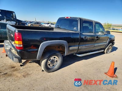 Trzecie zdjęcie samochodu z tyłu: 2002 CHEVROLET SILVERADO C2500 HEAVY DUTY VIN:1GCHC23G02F106477 - miniatura