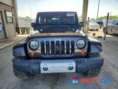 Piąte zdjęcie samochodu w środku: 2013 JEEP WRANGLER UNLIMITED SAHARA VIN:1C4BJWEGXDL687930 - miniatura