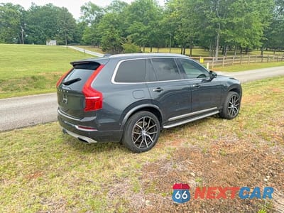 Czwarte zdjęcie samochodu z boku: 2016 VOLVO XC90 T6 VIN:YV4A22PL1G1059389 - miniatura