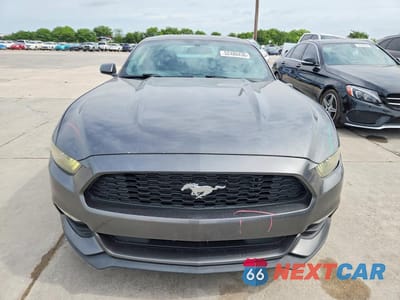 Piąte zdjęcie samochodu w środku: 2015 FORD MUSTANG VIN:1FA6P8AMXF5386322 - miniatura
