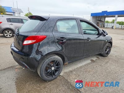 Trzecie zdjęcie samochodu z tyłu: 2013 MAZDA MAZDA2 SE VIN:JM1DE1LY4D0158356 - miniatura