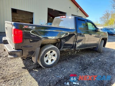 Trzecie zdjęcie samochodu z tyłu: 2017 CHEVROLET SILVERADO K1500 LT VIN:1GCVKREC2HZ157527 - miniatura