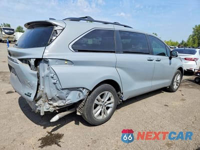 Trzecie zdjęcie samochodu z tyłu: 2023 TOYOTA SIENNA WOODLAND EDITION VIN:5TDCSKFC5PS085865 - miniatura