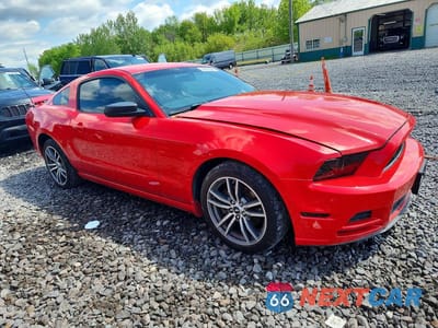 Czwarte zdjęcie samochodu z boku: 2014 FORD MUSTANG VIN:1ZVBP8AM4E5226568 - miniatura