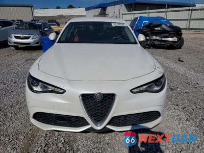 Piąte zdjęcie samochodu w środku: 2017 ALFA ROMEO GIULIA TI Q4 VIN:ZARFAEEN9H7560780 - miniatura