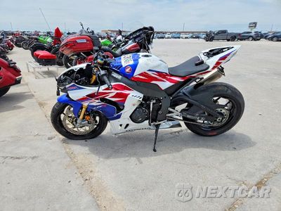 Trzecie zdjęcie samochodu z tyłu: 2022 HONDA CBR1000 SP VIN:JH2SC8210NK100042 - miniatura