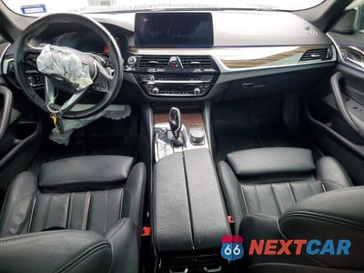 Zdjęcie 8 z 12 samochodu: 2021 BMW 530 I VIN:WBA53BH07MCF26420 - miniatura