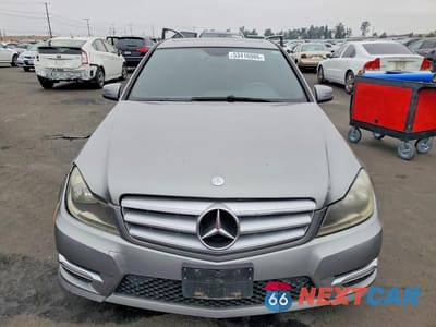 Piąte zdjęcie samochodu w środku: 2012 MERCEDES-BENZ C 250 VIN:WDDGF4HBXCA615833 - miniatura