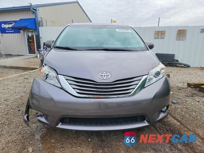 Piąte zdjęcie samochodu w środku: 2014 TOYOTA SIENNA XLE 8-PASSENGER VIN:5TDYK3DC2ES466830 - miniatura