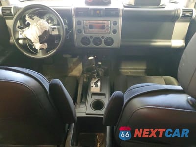 Zdjęcie 8 z 13 samochodu: 2014 TOYOTA FJ CRUISER BASE VIN:JTEBU4BF3EK186792 - miniatura