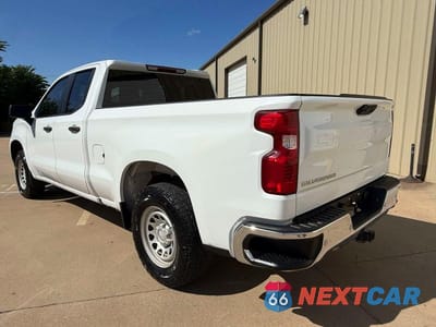 Trzecie zdjęcie samochodu z tyłu: 2022 CHEVROLET SILVERADO K1500 VIN:1GCRDAEDXNZ507794 - miniatura