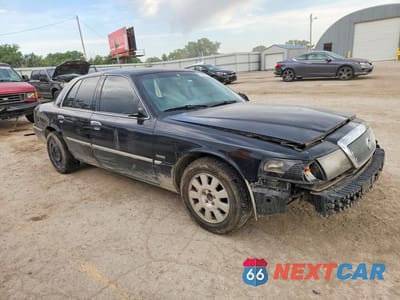 Czwarte zdjęcie samochodu z boku: 2003 MERCURY GRAND MARQUIS LS VIN:2MEFM75W83X663535 - miniatura