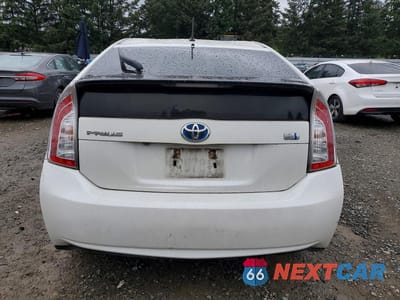 Zdjęcie 6 z 12 samochodu: 2015 TOYOTA PRIUS TWO VIN:JTDKN3DU6F0466419 - miniatura