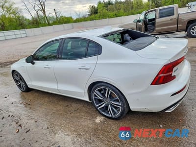 Drugie zdjęcie samochodu z przodu: 2019 VOLVO S60 T8 R-DESIGN VIN:7JRBR0FM2KG014177 - miniatura