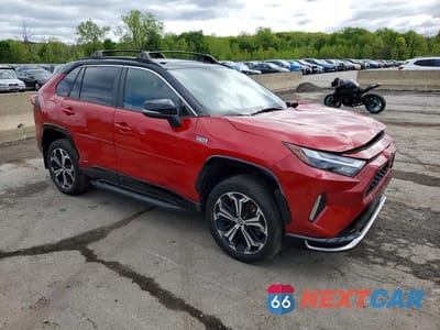 Czwarte zdjęcie samochodu z boku: 2023 TOYOTA RAV4 PRIME XSE VIN:JTMEB3FV3PD117532 - miniatura
