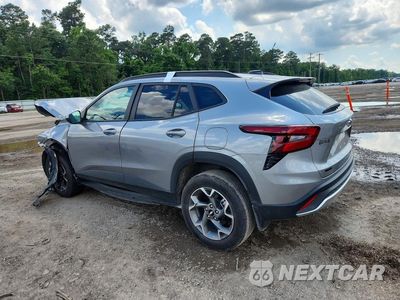 Drugie zdjęcie samochodu z przodu: 2025 CHEVROLET TRAX 1LT VIN:KL77LHEP2SC278438 - miniatura