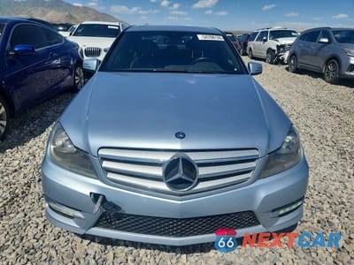 Piąte zdjęcie samochodu w środku: 2013 MERCEDES-BENZ C 300 4MATIC VIN:WDDGF8AB2DA818430 - miniatura