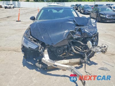 Piąte zdjęcie samochodu w środku: 2017 AUDI A4 PREMIUM VIN:WAUANAF46HN016625 - miniatura